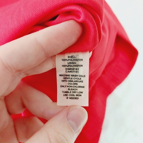 Ellen Tracy Cherry Red Sheath Key Hole Gold Hardware Waist Detail Dress P2039 - Picture 7 of 9